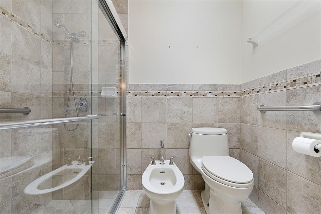 RIDGEPOINTE WOODS VILLAS - Residential