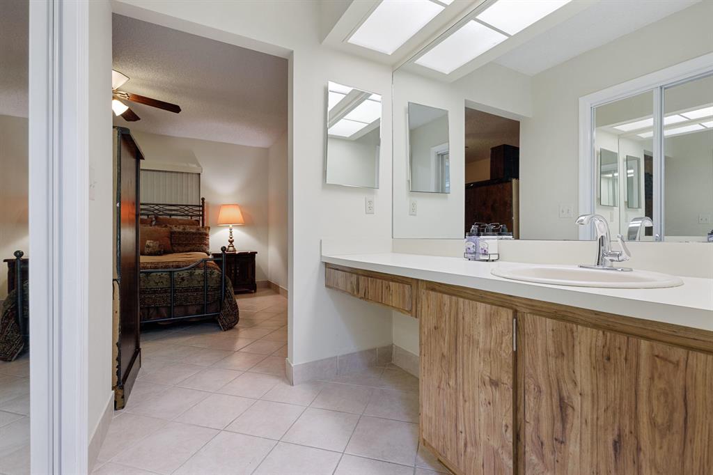 RIDGEPOINTE WOODS VILLAS - Residential