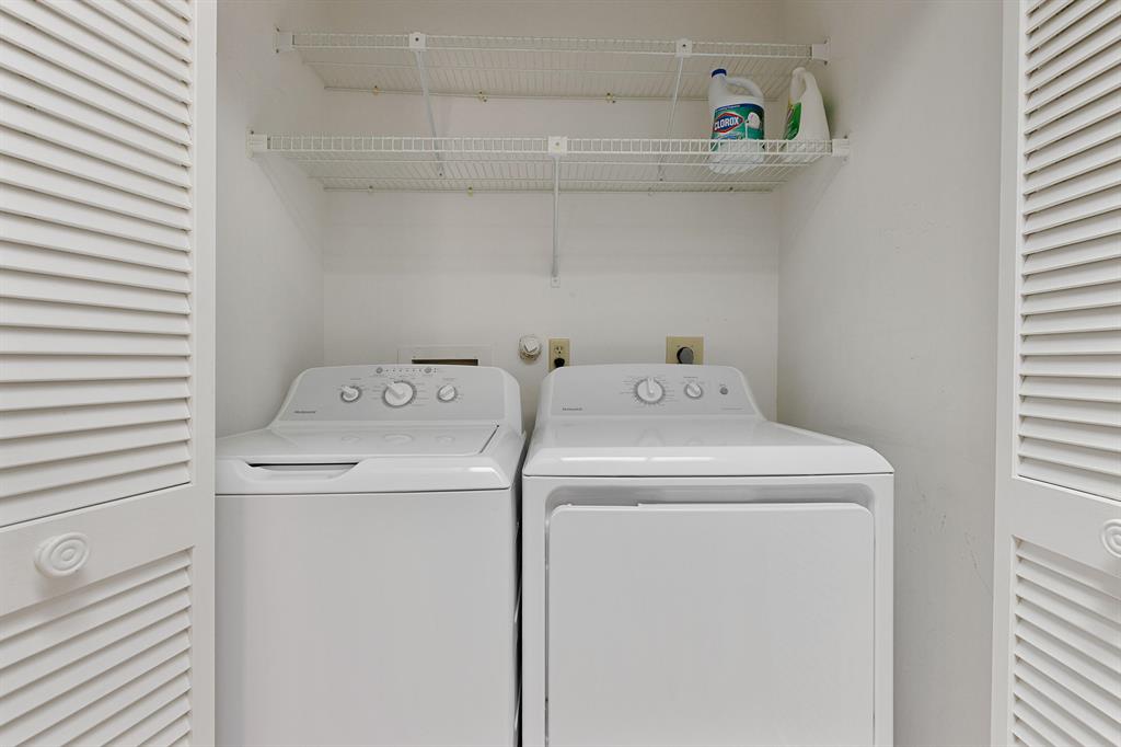 RIDGEPOINTE WOODS VILLAS - Residential