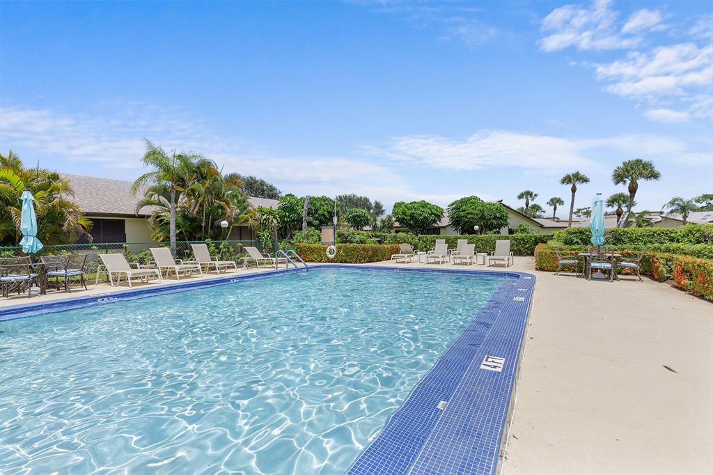 RIDGEPOINTE WOODS VILLAS - Residential