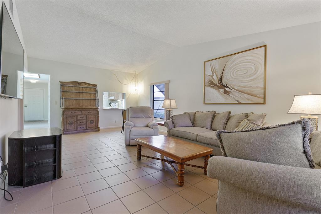 RIDGEPOINTE WOODS VILLAS - Residential