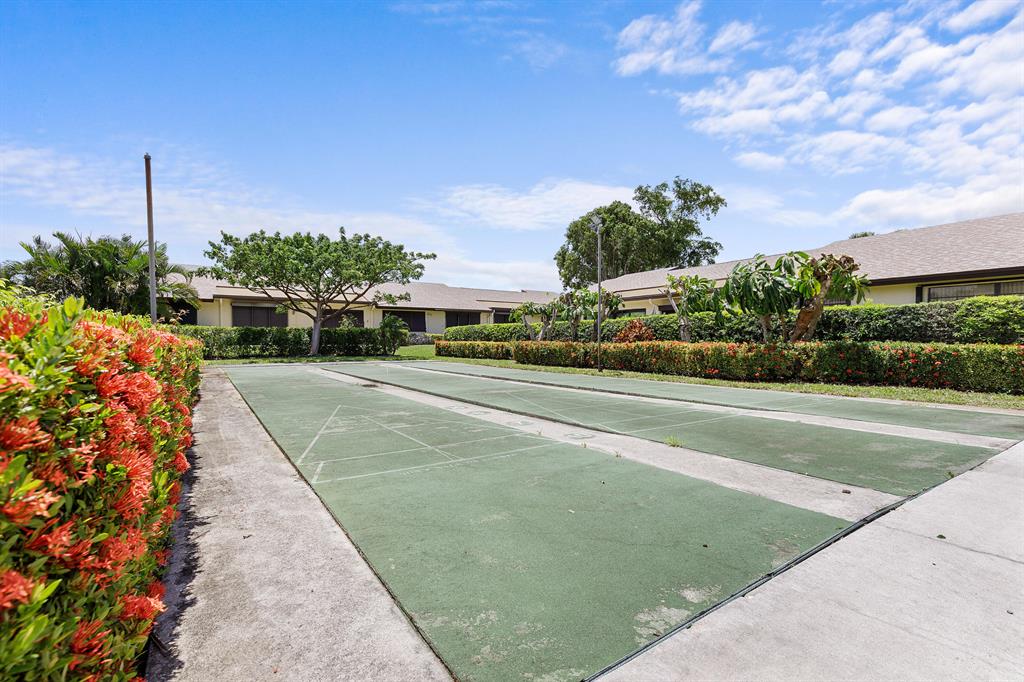 RIDGEPOINTE WOODS VILLAS - Residential