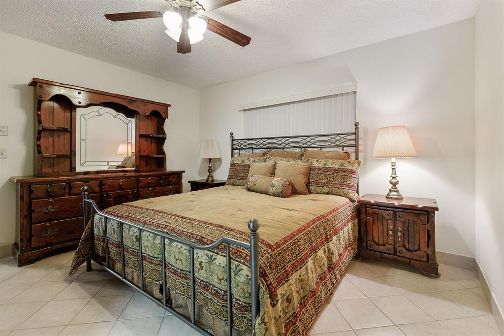 RIDGEPOINTE WOODS VILLAS - Residential