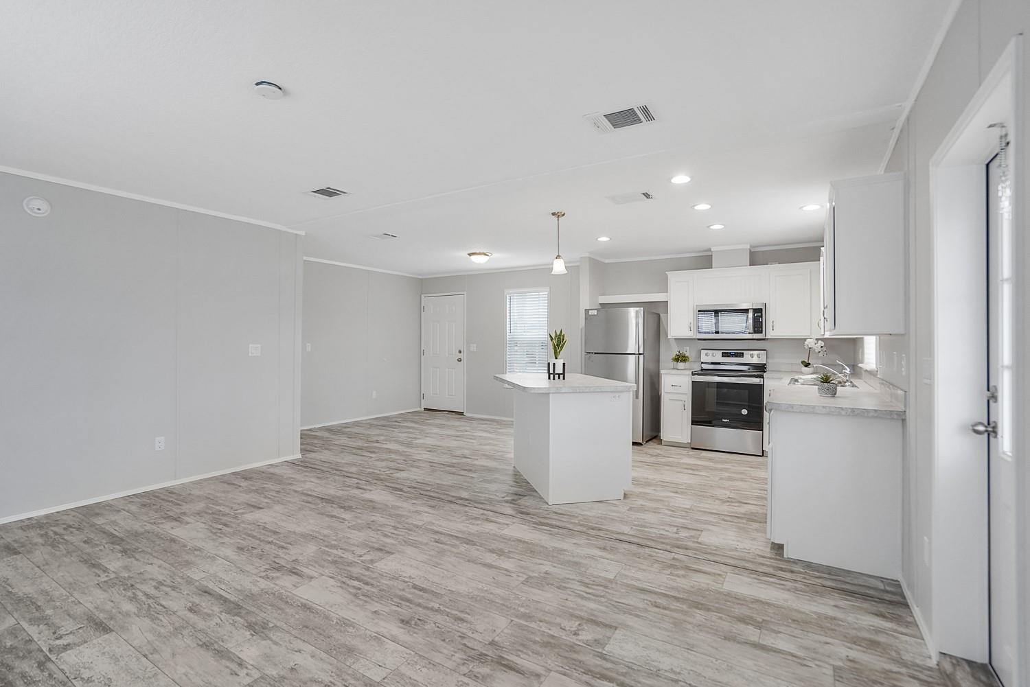 RAVENSWOOD ESTATES & MARINAS - Residential Lease