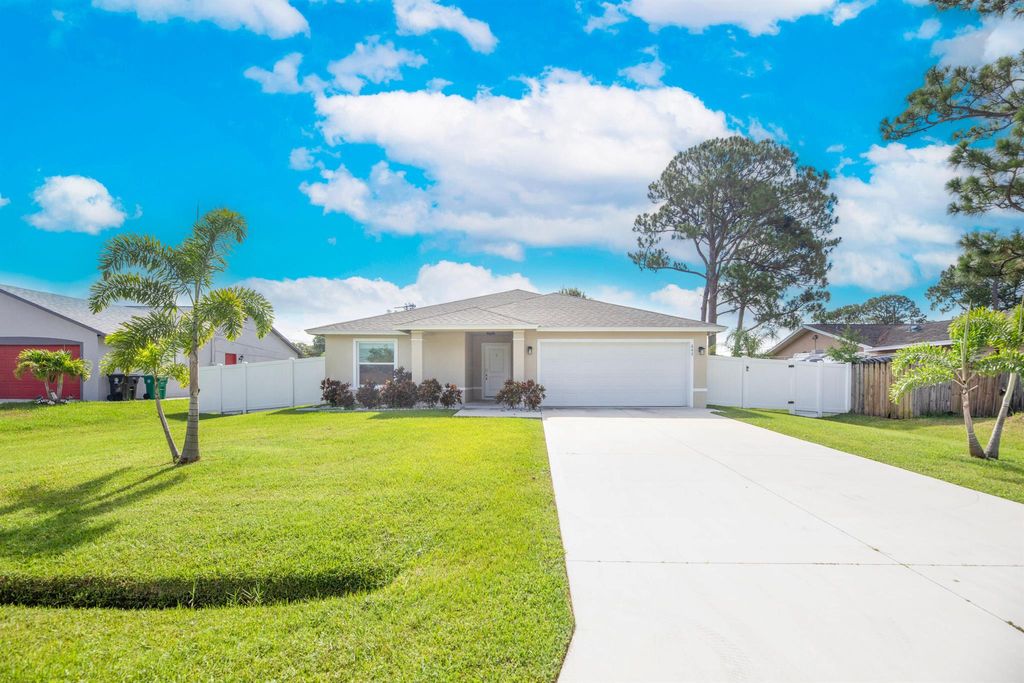 Photo of 643 SW Curry St, Port St Lucie, FL 34983 (MLS # R10903828)