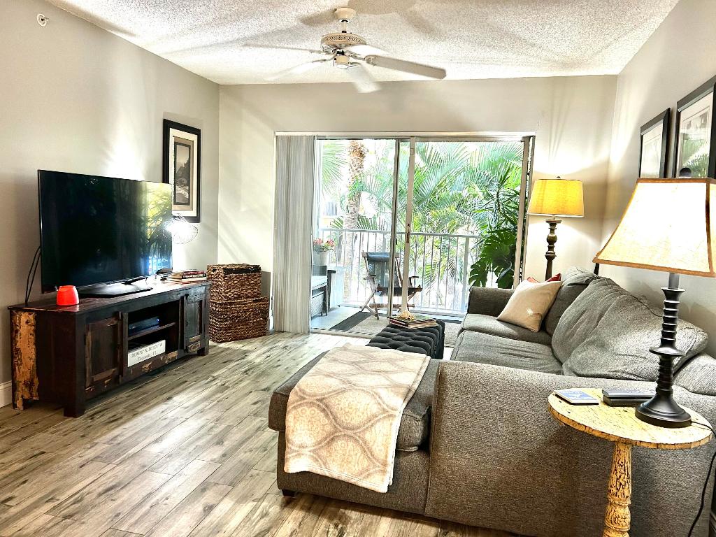 LIGHTHOUSE COVE AT TEQUESTA CONDO - Residential