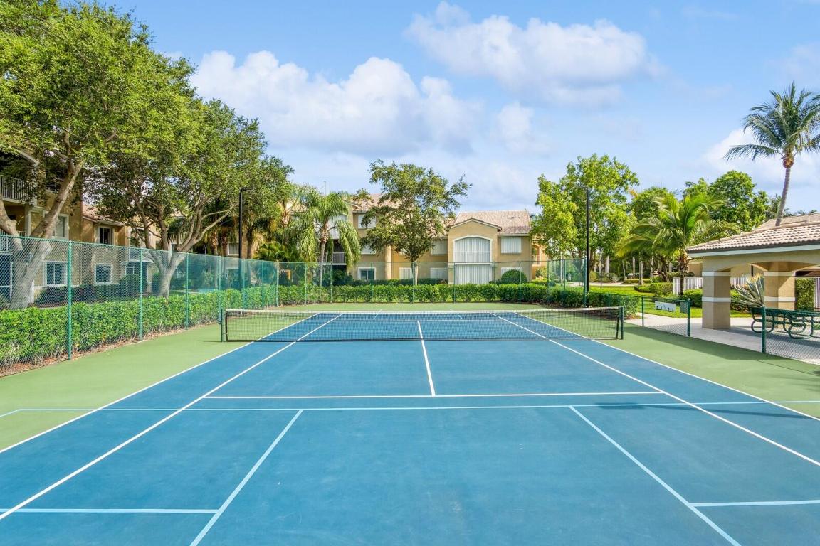 LIGHTHOUSE COVE AT TEQUESTA CONDO - Residential