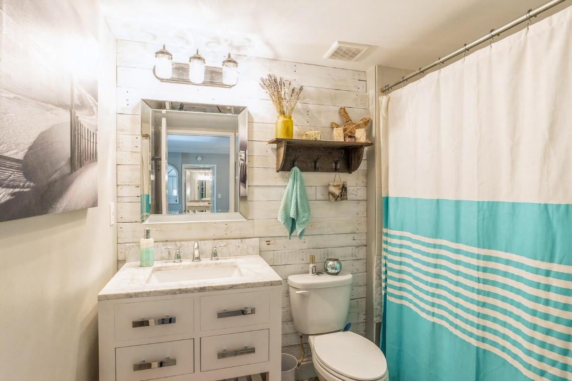 LIGHTHOUSE COVE AT TEQUESTA CONDO - Residential