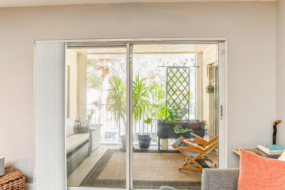 LIGHTHOUSE COVE AT TEQUESTA CONDO - Residential