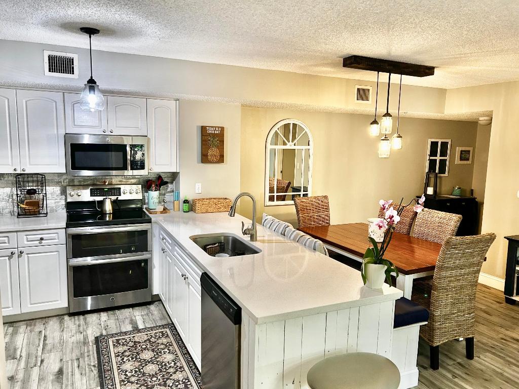LIGHTHOUSE COVE AT TEQUESTA CONDO - Residential