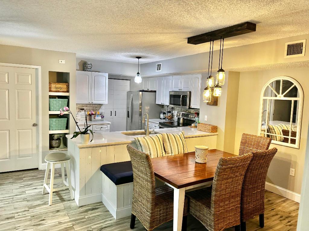 LIGHTHOUSE COVE AT TEQUESTA CONDO - Residential