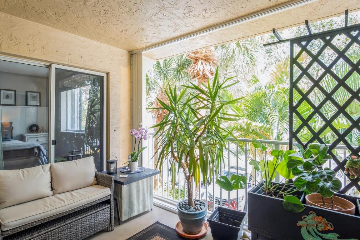 LIGHTHOUSE COVE AT TEQUESTA CONDO - Residential