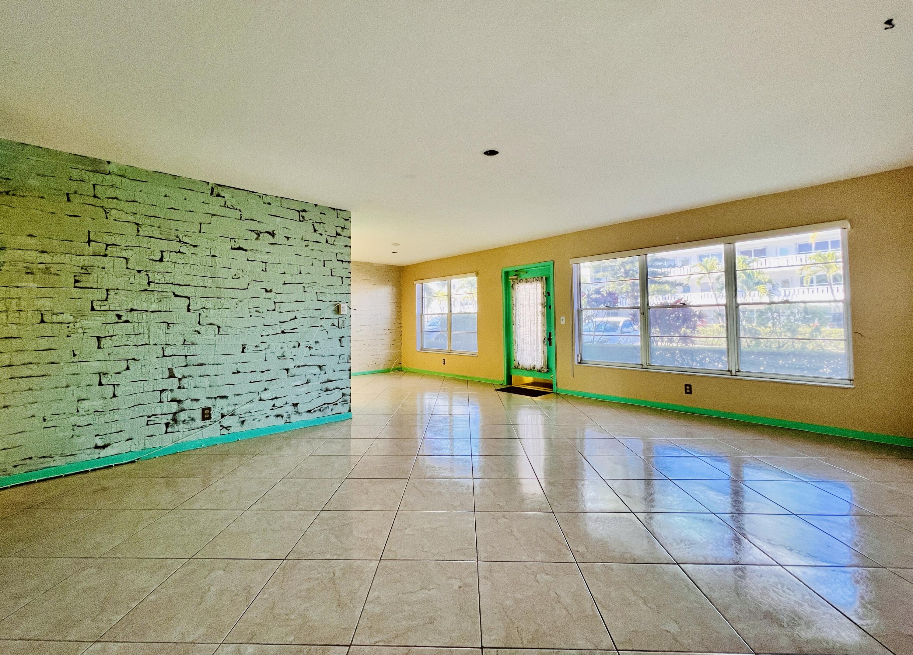 CENTURY VILLAGE - WELLINGTON CONDOS - Residential