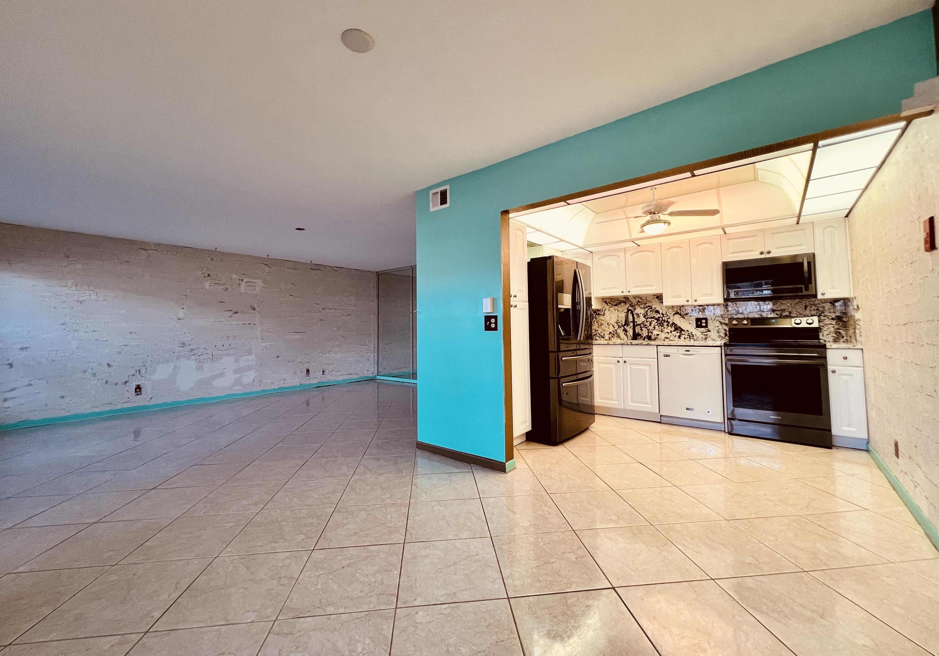 CENTURY VILLAGE - WELLINGTON CONDOS - Residential