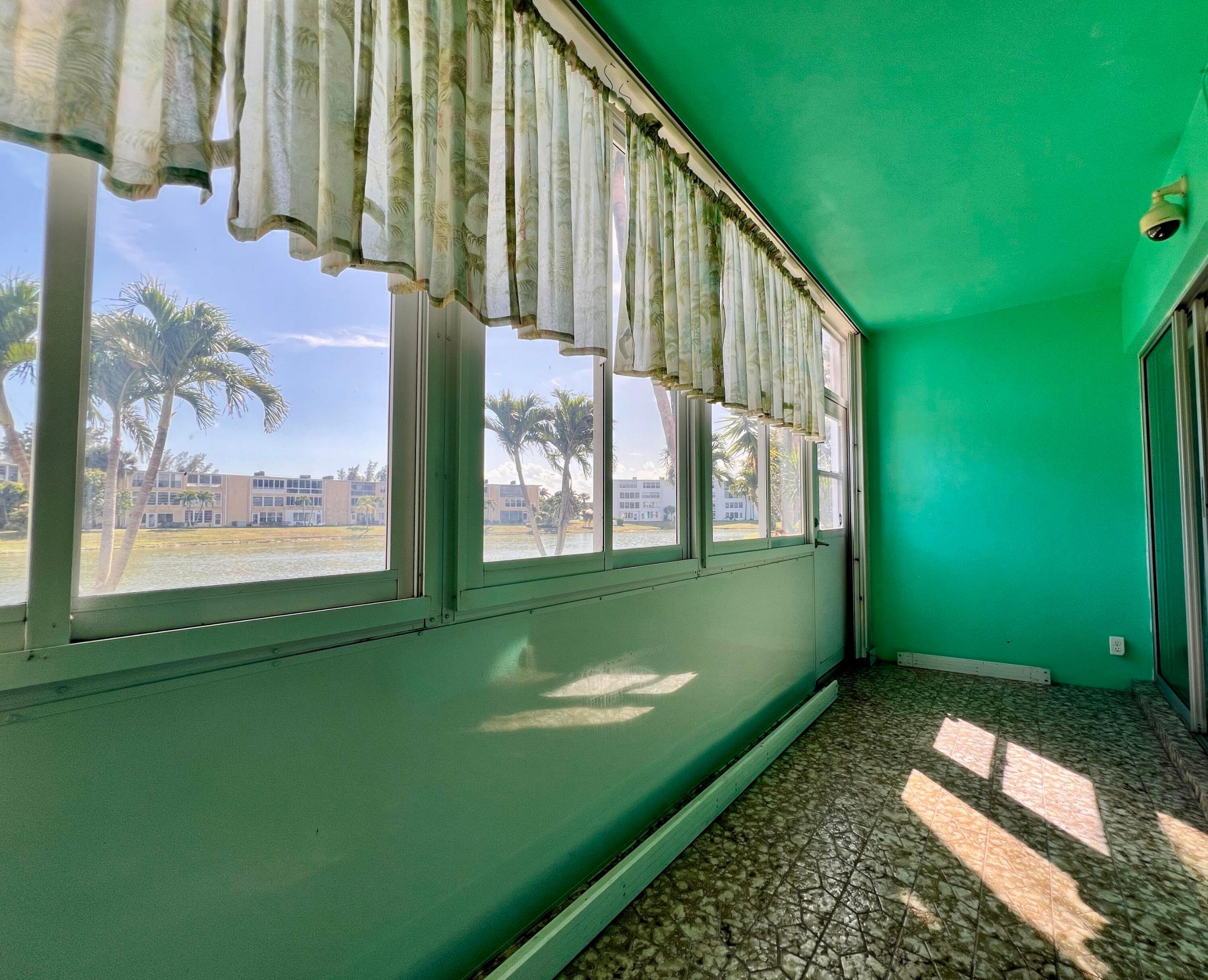 CENTURY VILLAGE - WELLINGTON CONDOS - Residential