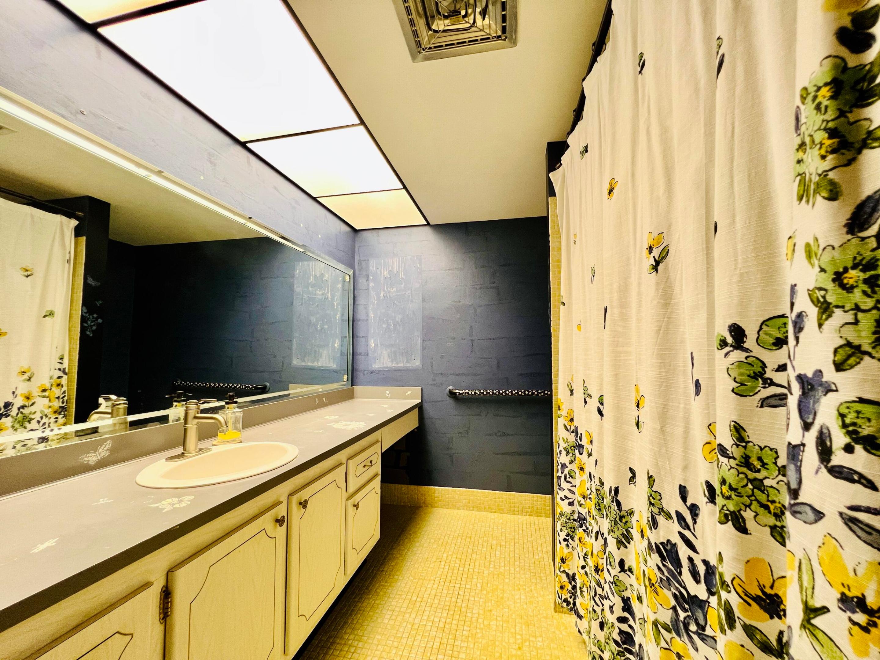 CENTURY VILLAGE - WELLINGTON CONDOS - Residential