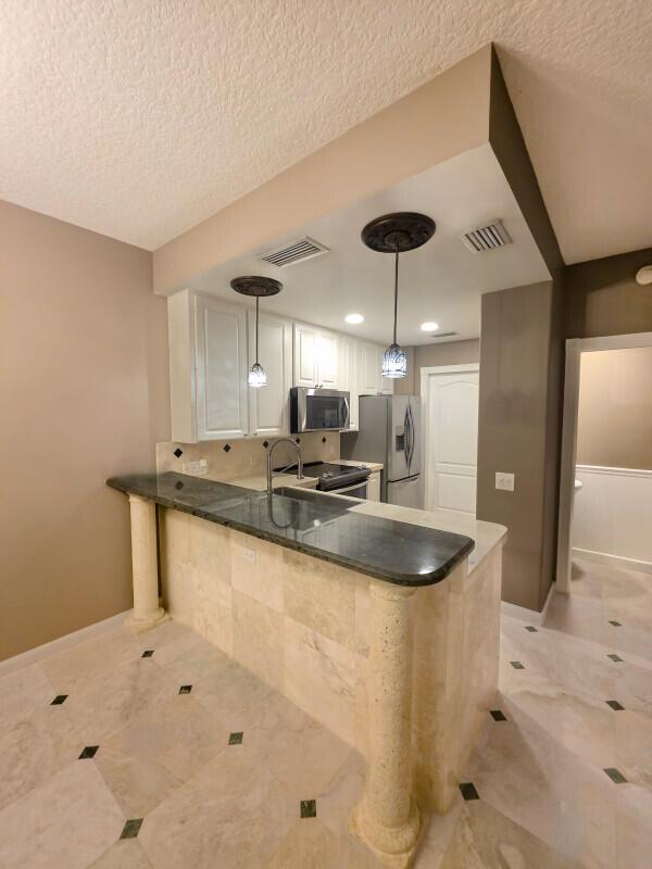 TEQUESTA OAKS - Residential Lease