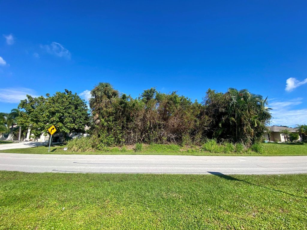 Photo of 1185 SE Cambridge Drive, Port St Lucie, FL 34952 (MLS # R10889618)