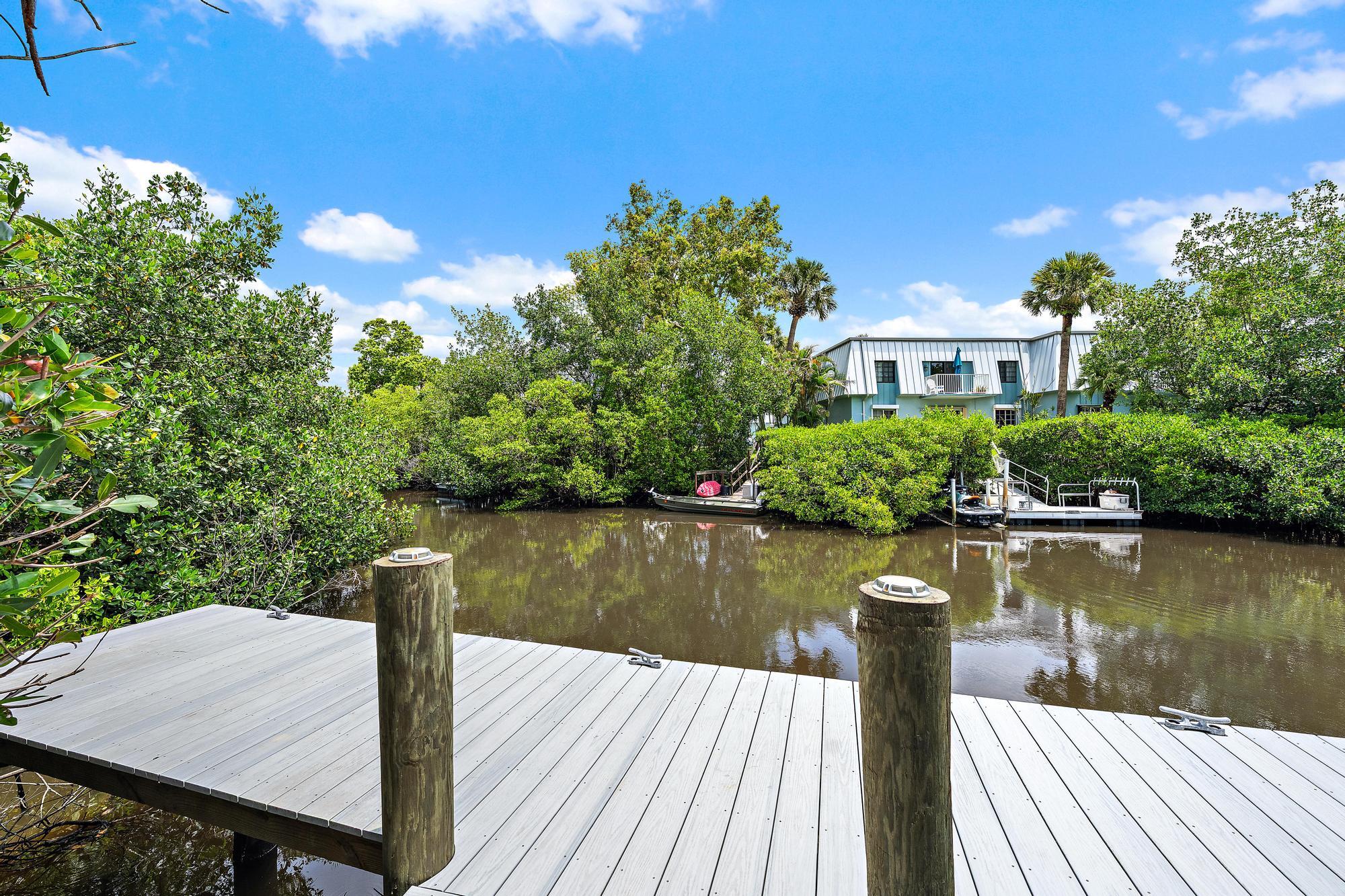 228 SW Indian Groves Drive