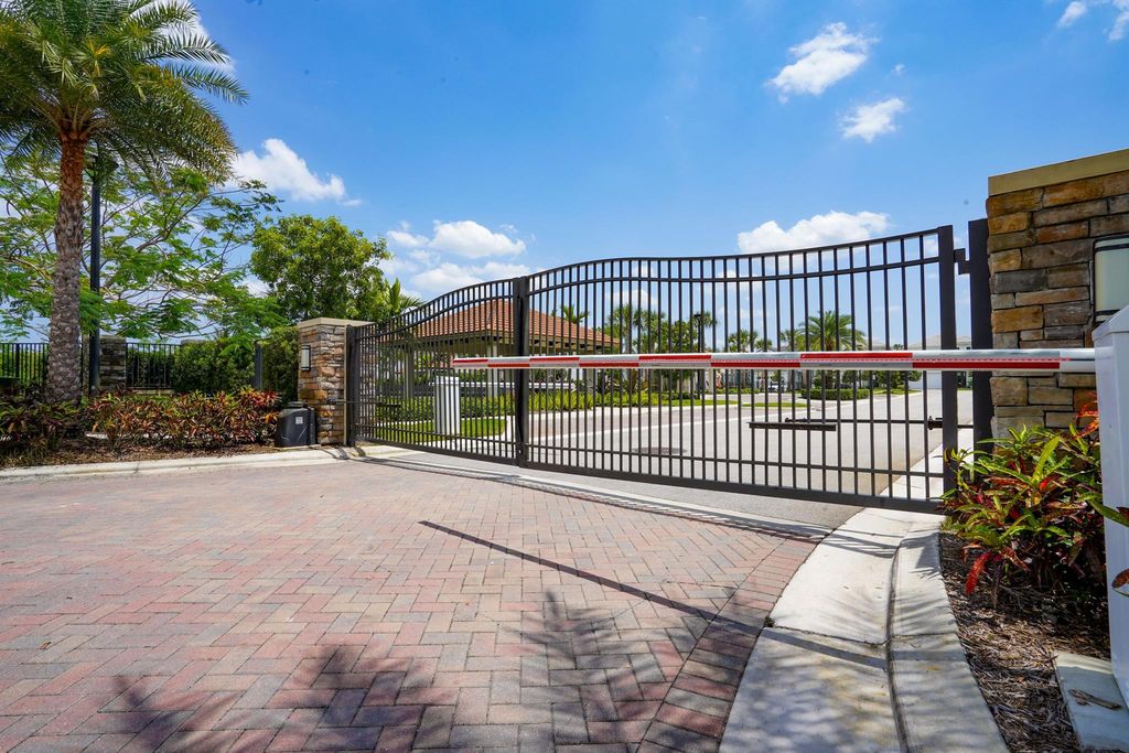 Photo of 101 Bonnette Hunt Club Lane, Palm Beach Gardens, FL 33418 (MLS # R10987460)