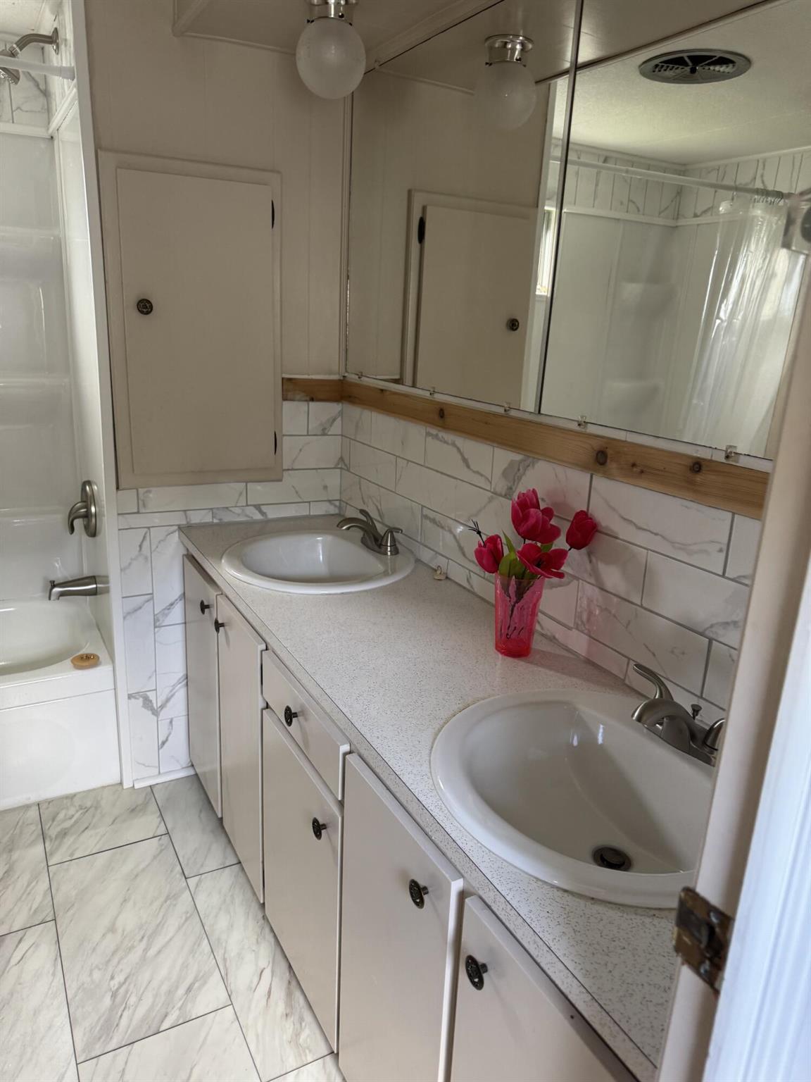 WOODBRIDGE MOBILE VILLAGE - Residential