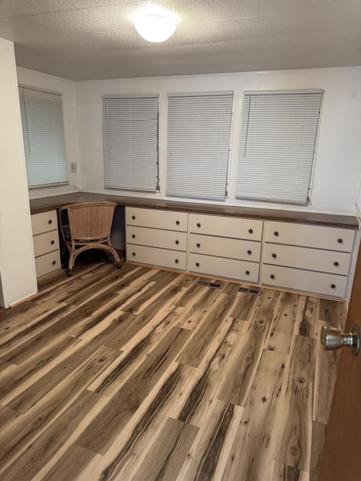 WOODBRIDGE MOBILE VILLAGE - Residential