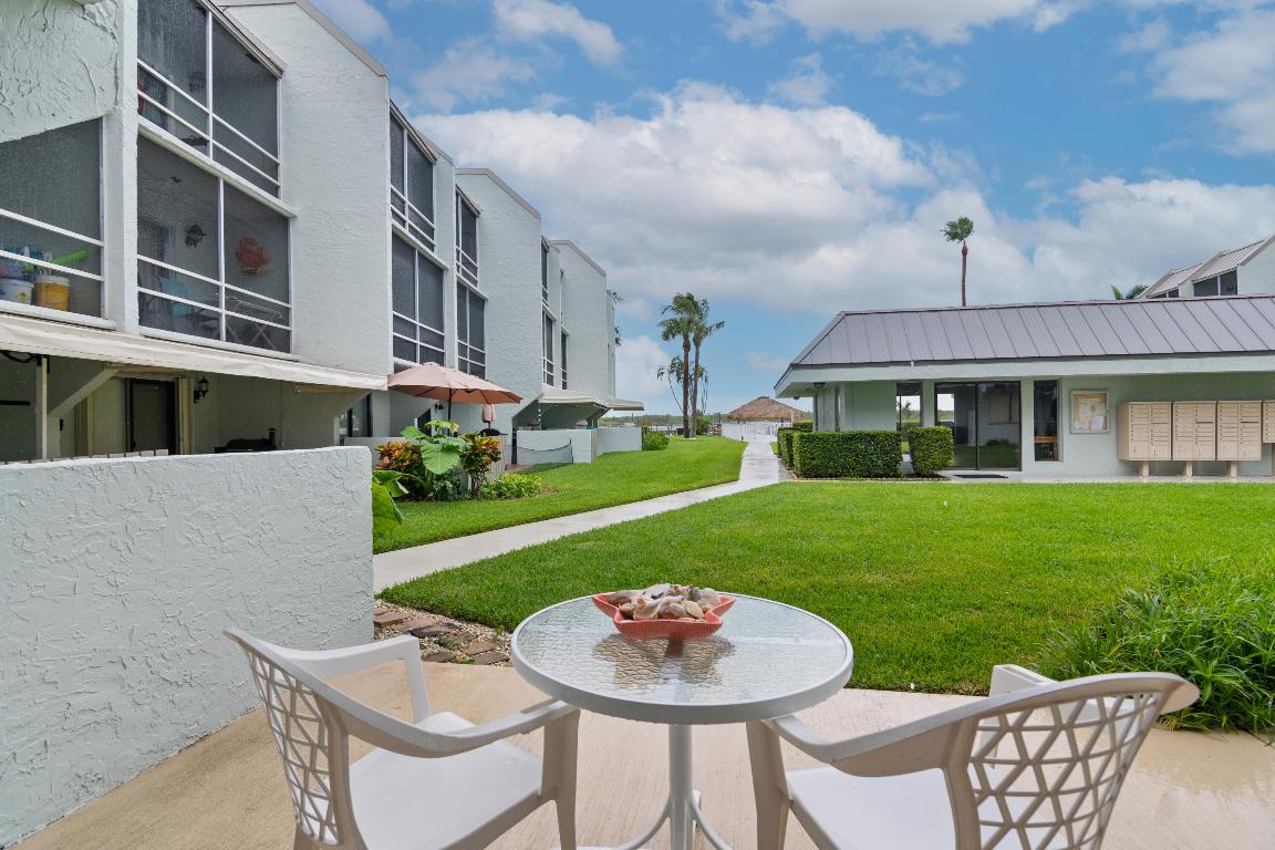 LA ENTRADA DEL MAR CONDOMINIUM - Residential Lease