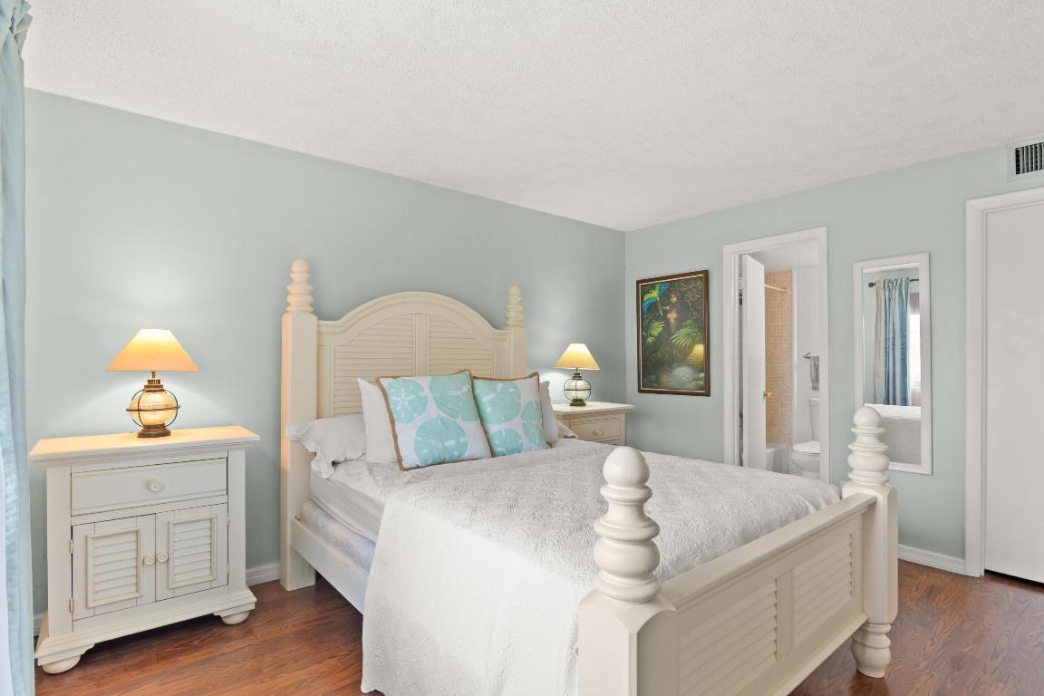 LA ENTRADA DEL MAR CONDOMINIUM - Residential Lease