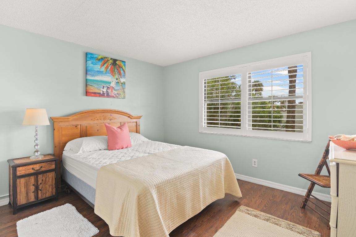 LA ENTRADA DEL MAR CONDOMINIUM - Residential Lease