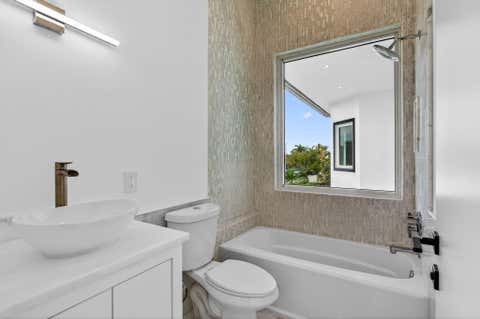 Tiny photo for 2641 NE 48th Street, Lighthouse Point, FL 33064 (MLS # B26015239)
