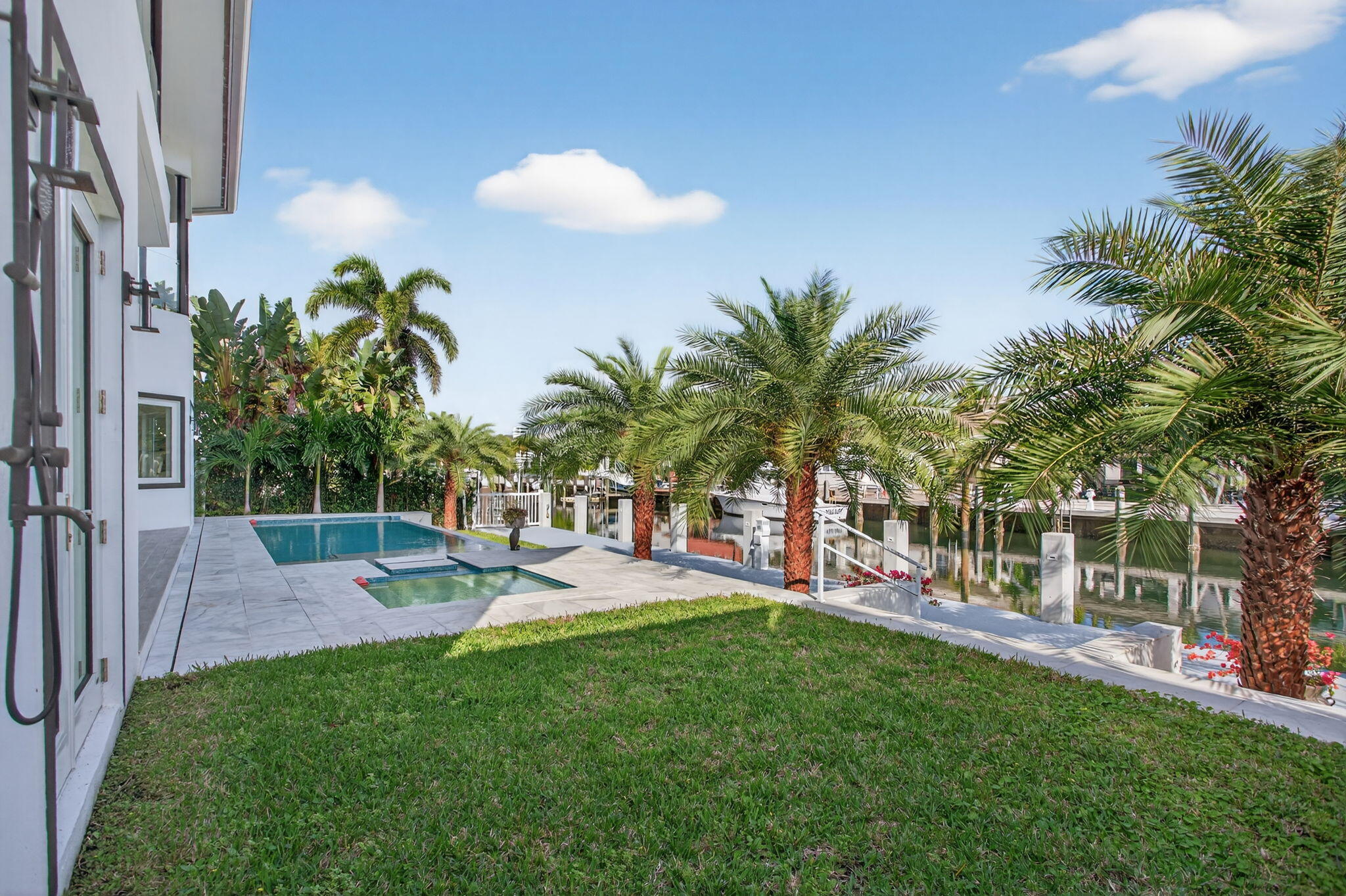Coral Key Villas - Residential