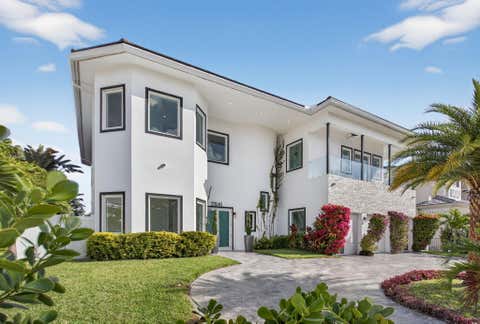 Tiny photo for 2641 NE 48th Street, Lighthouse Point, FL 33064 (MLS # B26015239)