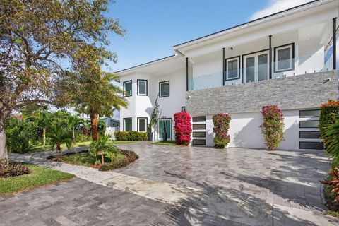 Tiny photo for 2641 NE 48th Street, Lighthouse Point, FL 33064 (MLS # B26015239)