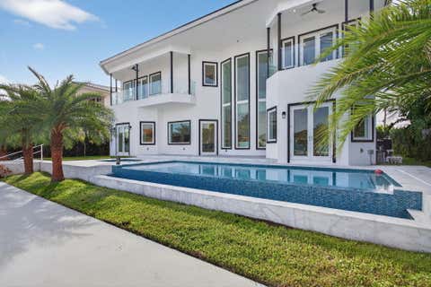 Tiny photo for 2641 NE 48th Street, Lighthouse Point, FL 33064 (MLS # B26015239)