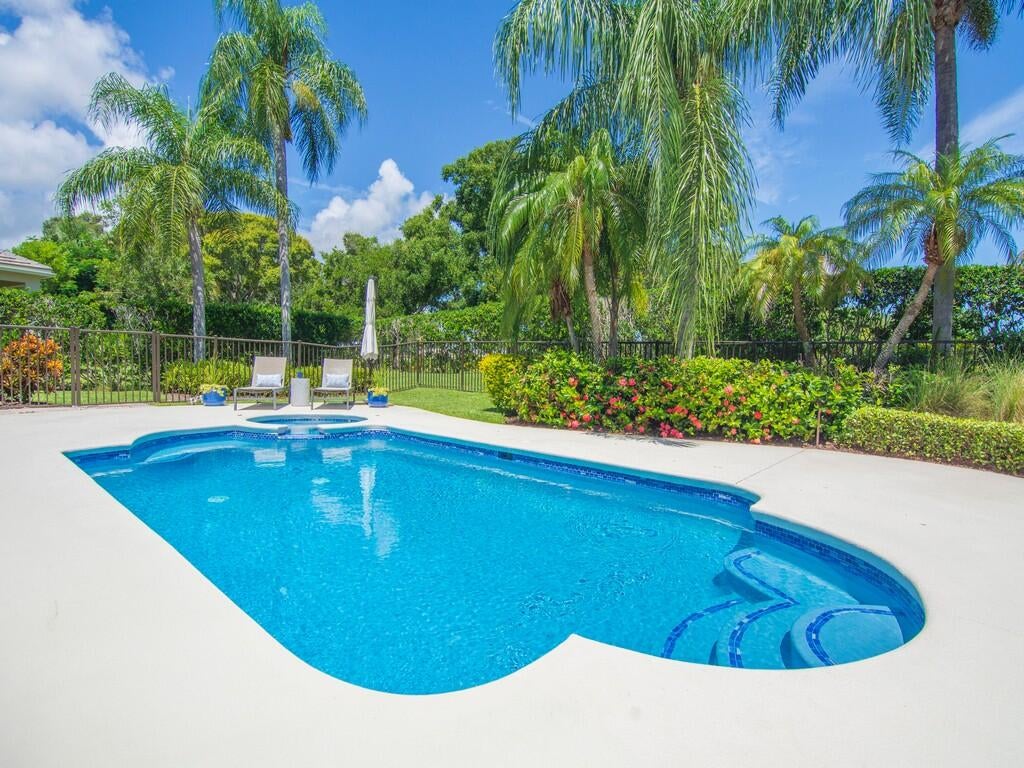 Photo of 2229 Falls Circle, Vero Beach, FL 32967 (MLS # B26056782)