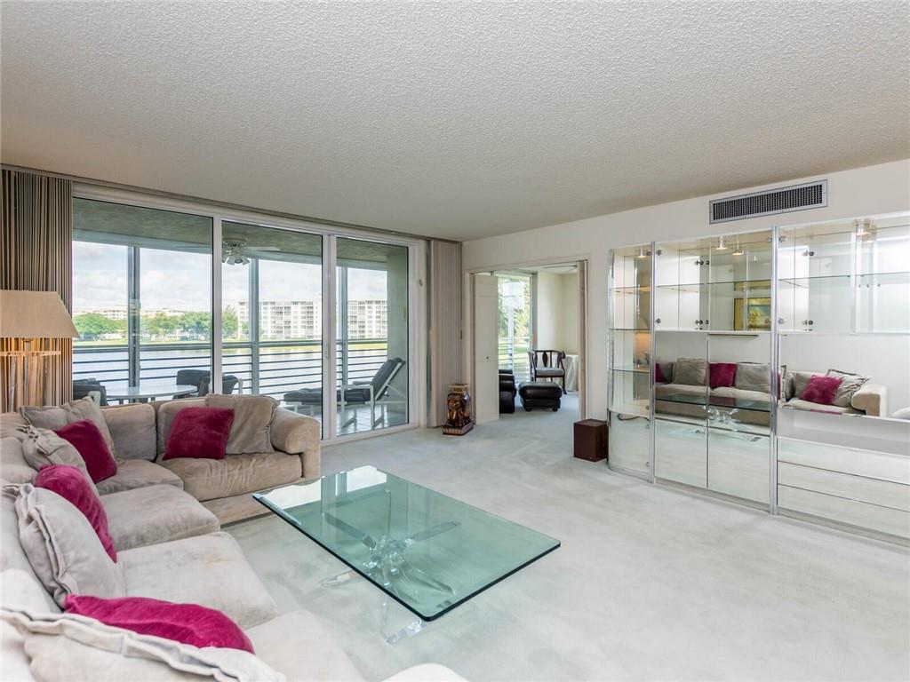 PALM AIRE COUNRTY CLUB - Residential