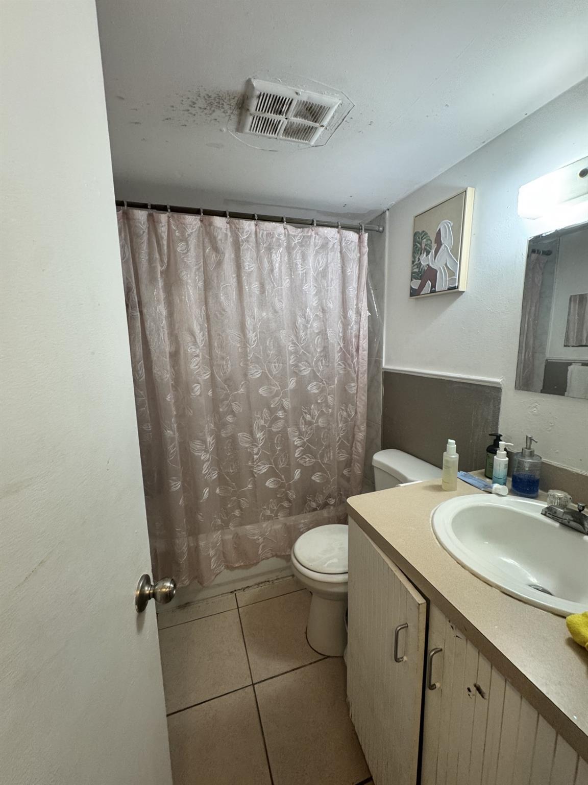 The Courts at Oakland Par - Residential