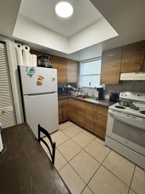 Tiny photo for 101 NE 41st Street #17A, Oakland Park, FL 33334 (MLS # F10538507)