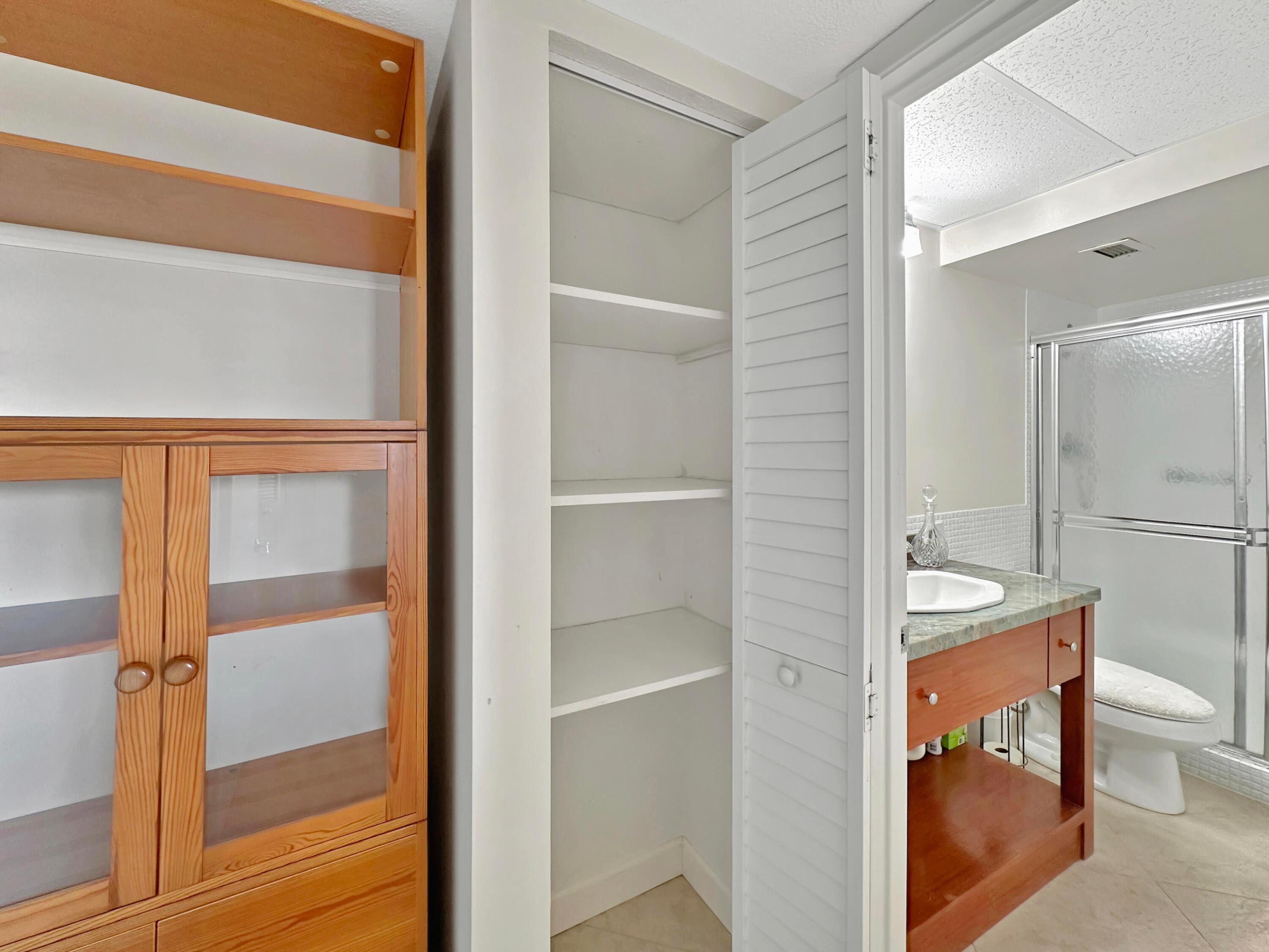 LAKE HARBOUR TOWERS CONDO - Residential