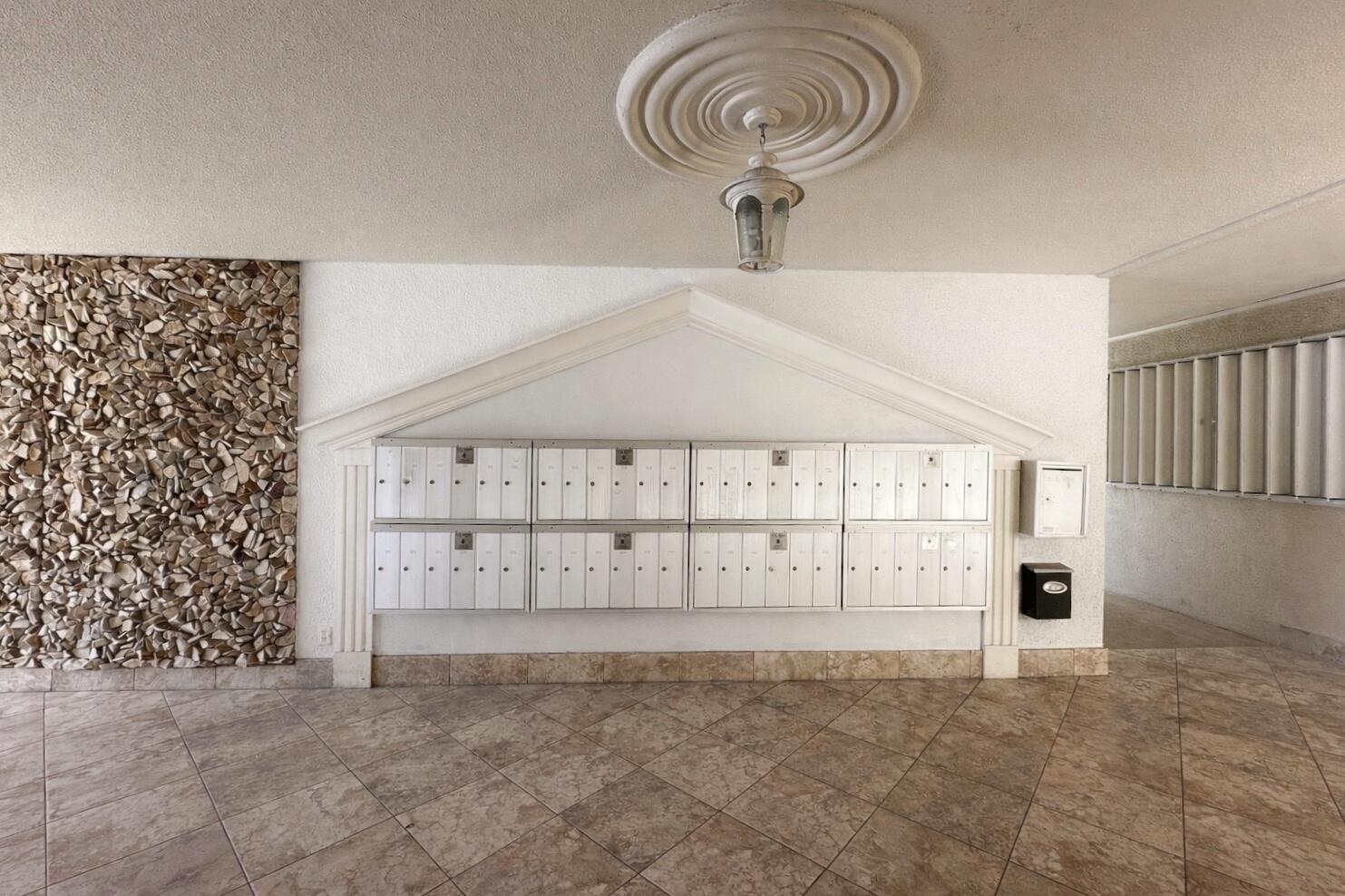 LAKE HARBOUR TOWERS CONDO - Residential