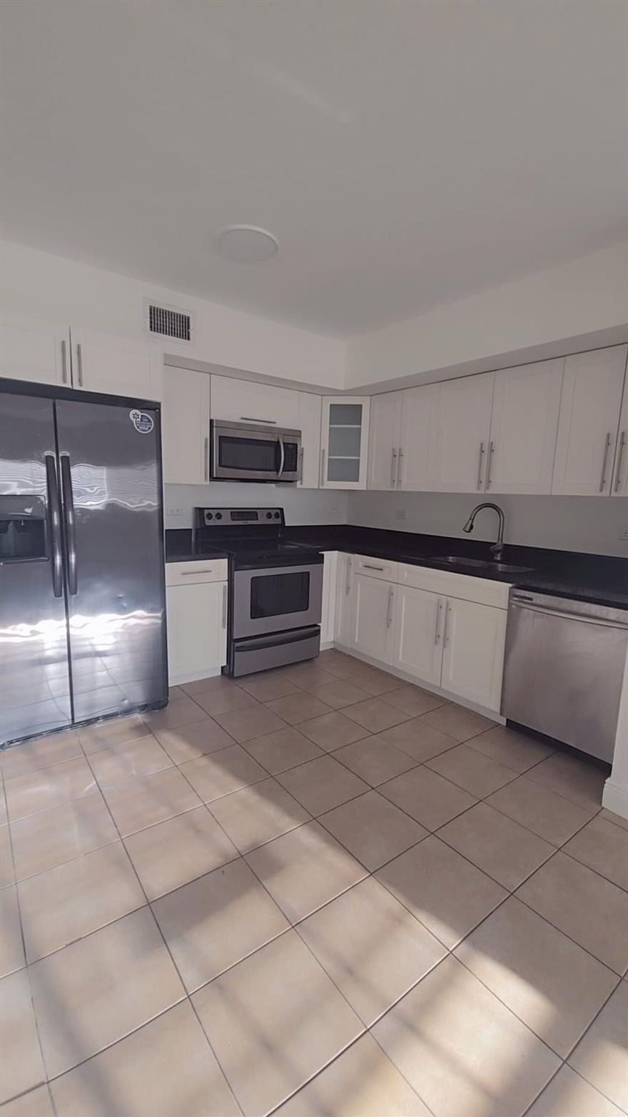 Bright and well-maintained 1-bedroom, 1-bathroom condo located in the desirable Lakewood at Emerald Hills community. This move-in ready unit features a functional layout with natural light and comfortable living space. Residents enjoy access to great community amenities including a swimming pool , fitness center, tennis courts, clubhouse, and lovely lake views. Close to shopping, dining, and major thoroughfares, this home offers peace and convenience in a sought-after Hollywood location.