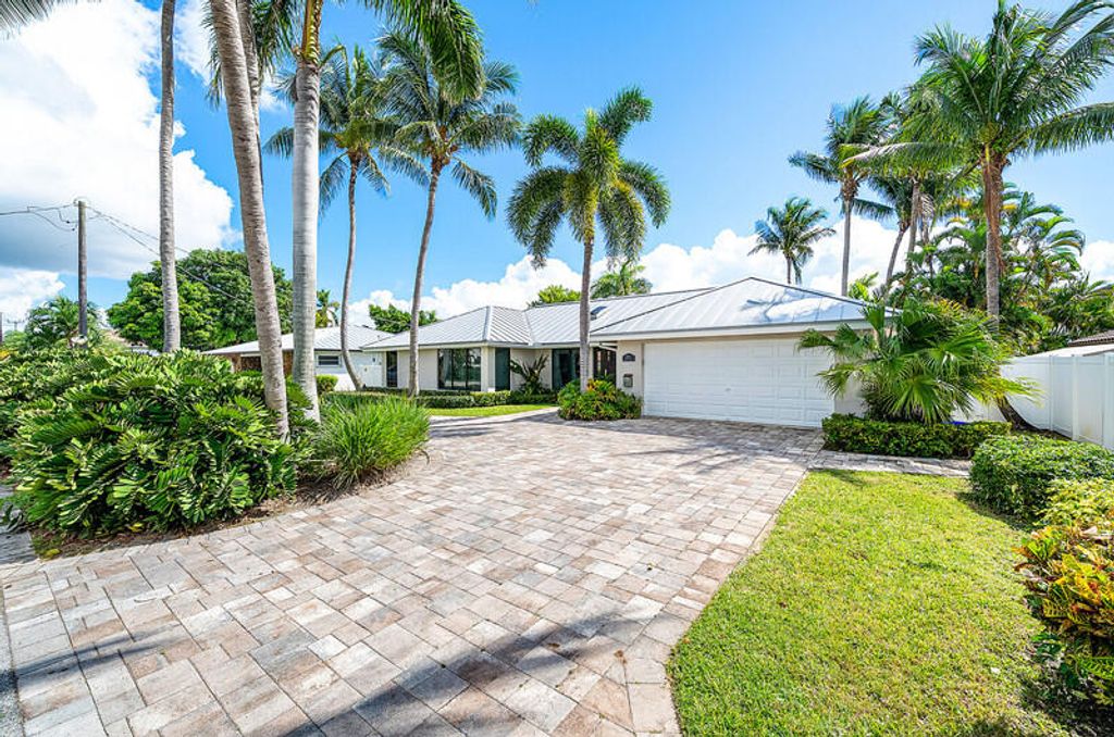 Photo of 3026 NE 6th Drive, Boca Raton, FL 33431 (MLS # R11126096)