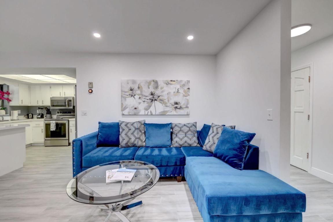 543 SE Greenway Terrace