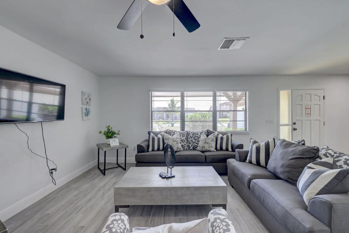 543 SE Greenway Terrace