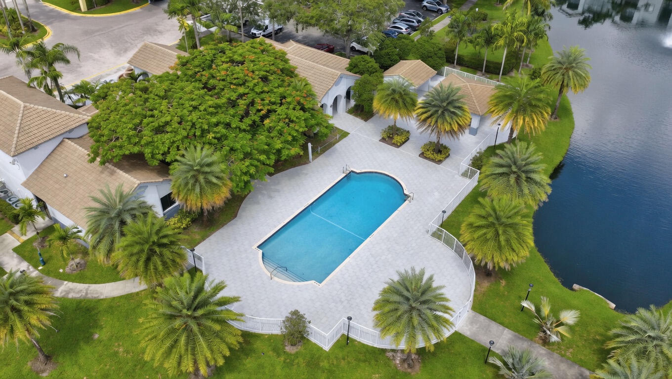 ROYAL GRAND CONDO - Residential