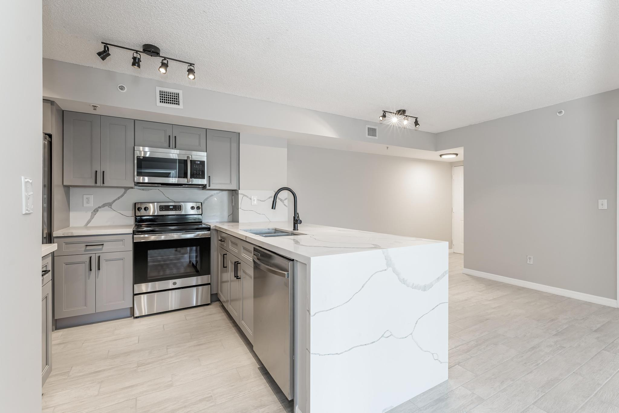 ROYAL GRAND CONDO - Residential