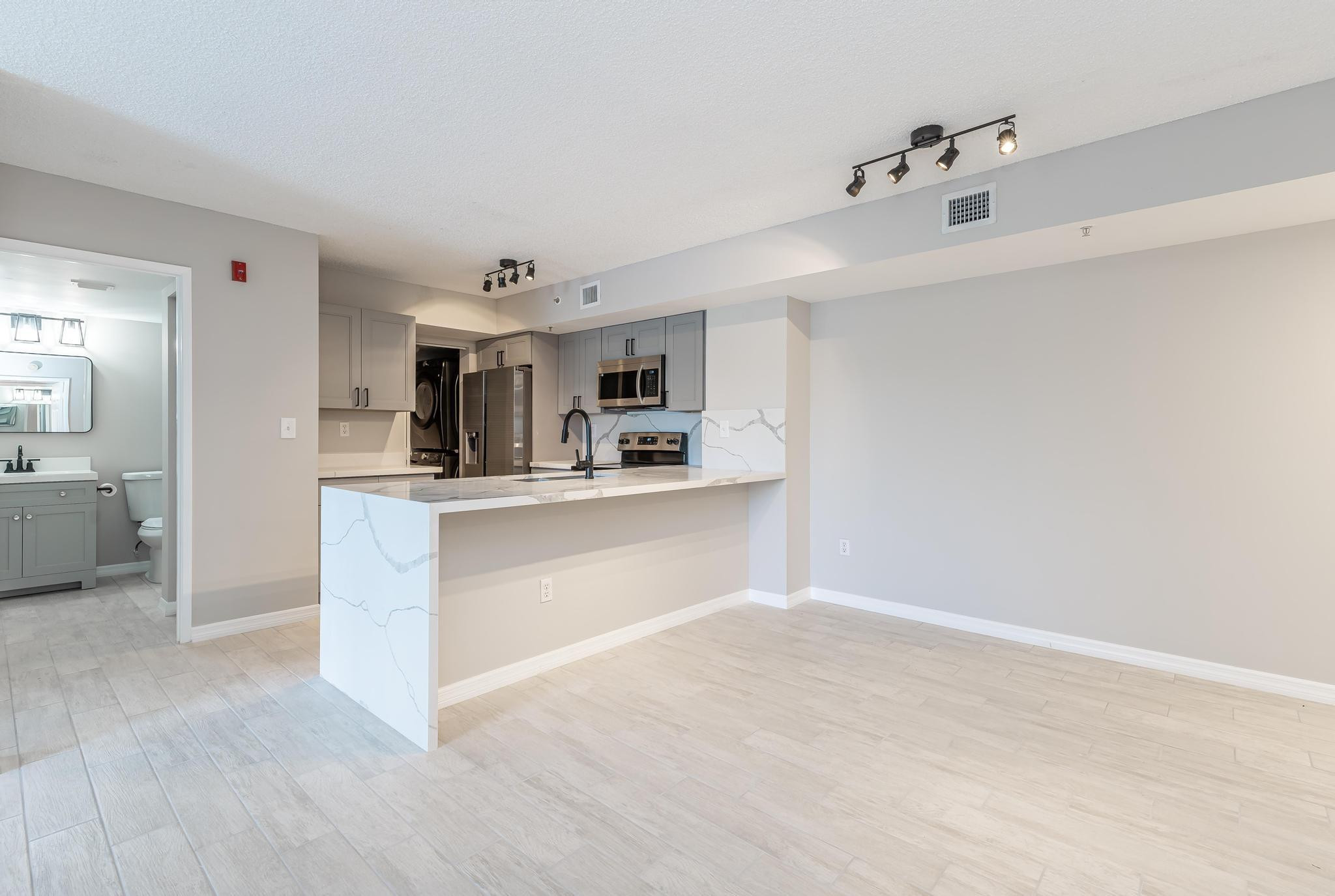 ROYAL GRAND CONDO - Residential