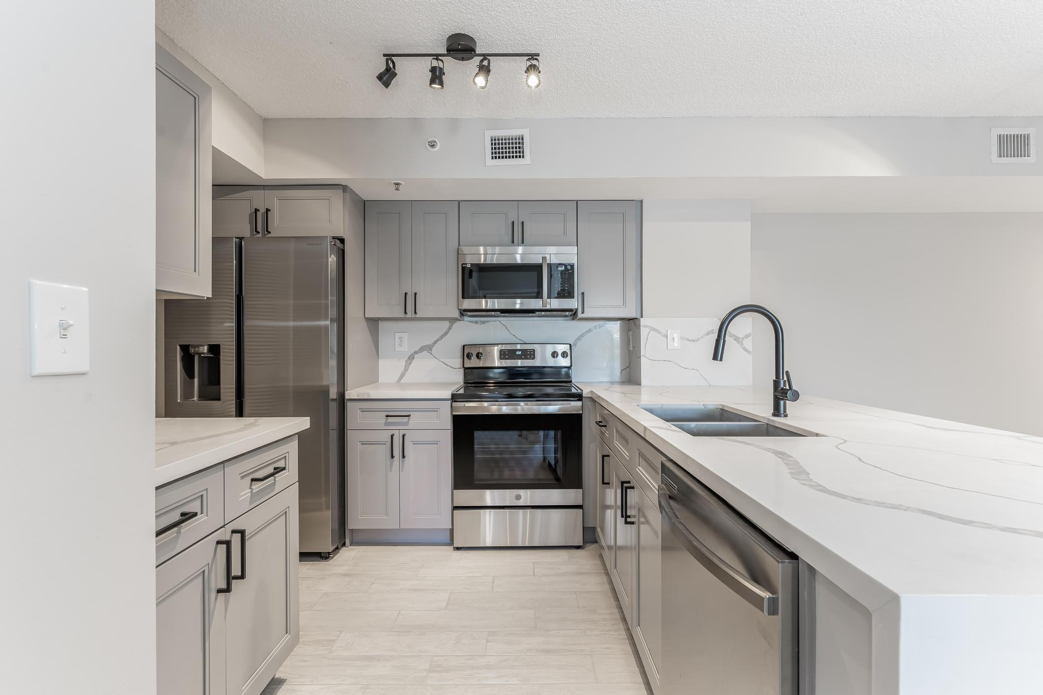 ROYAL GRAND CONDO - Residential