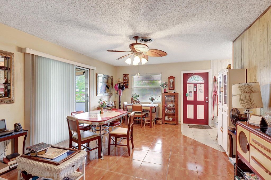 Photo of 824 E Madison Avenue, Stuart, FL 34996 (MLS # R10988639)