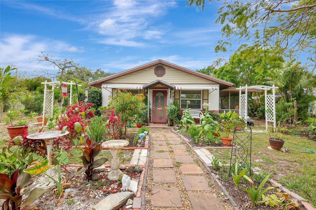 Photo of 824 E Madison Avenue, Stuart, FL 34996 (MLS # R10988639)
